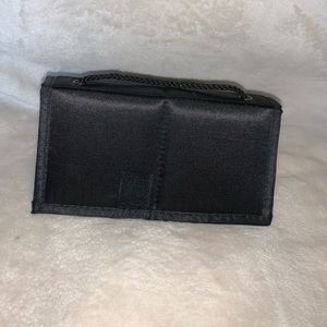 REAL TECHNIQUES makeup brush storage